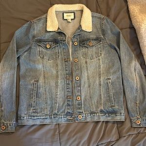 Forever 21 Jean jacket with fuzzy collar